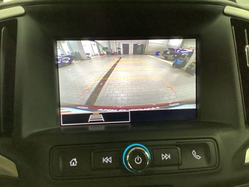 Used 2023 GMC Terrain SLE w/ Driver Convenience Package image 18