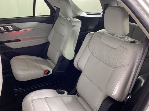 Used 2025 Ford Explorer Platinum w/ Ultimate Package AWD/4WD image 35
