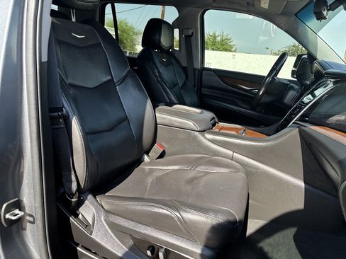Used 2020 Cadillac Escalade Premium Luxury AWD/4WD image 29