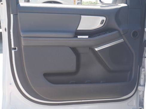 Certified 2025 Ford Expedition Active AWD/4WD image 32