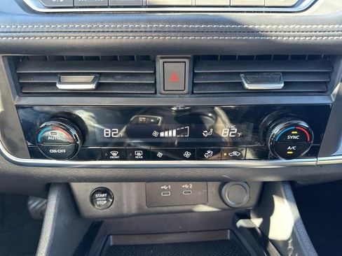 Used 2024 Nissan Rogue SV image 20