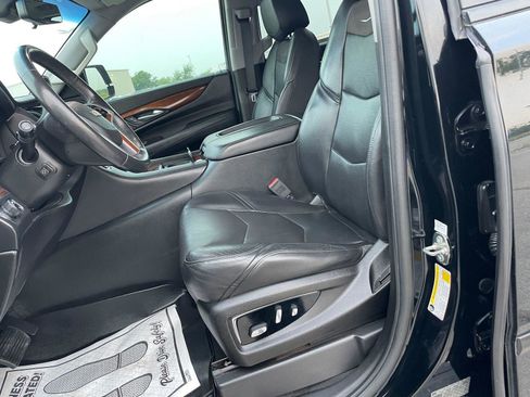 Used 2018 Cadillac Escalade Premium Luxury RWD image 10