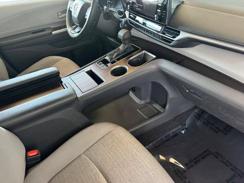 Certified 2024 Toyota Sienna LE AWD/4WD image 20
