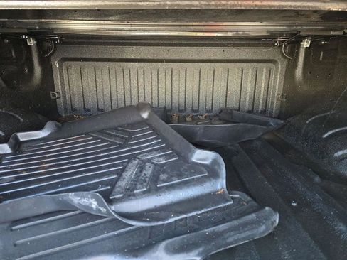 Used 2017 Nissan Titan SV image 18