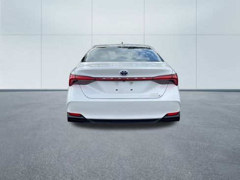 Certified 2021 Toyota Avalon XLE w/ Moonroof Package image 6