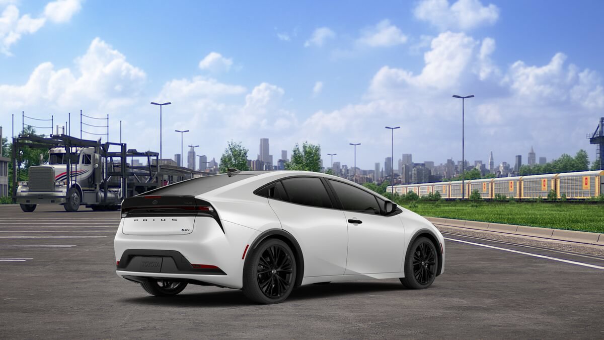 New 2027 Toyota Prius FWD image 12