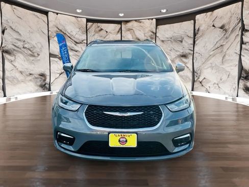 Used 2022 Chrysler Pacifica Limited image 2