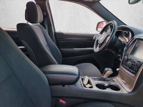 Used 2017 Jeep Grand Cherokee Laredo w/ Quick Order Package 2BE RWD image 20