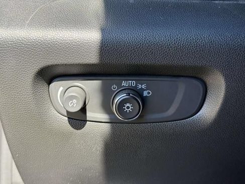 Used 2023 Chevrolet Traverse LT FWD image 20