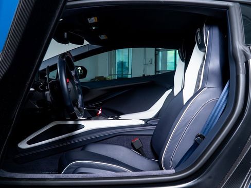 Used 2024 Lamborghini Revuelto image 38