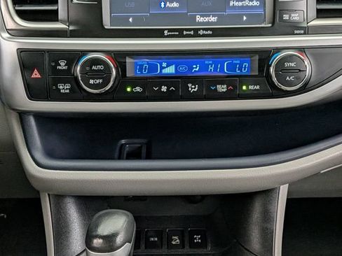 Used 2016 Toyota Highlander XLE AWD/4WD image 34