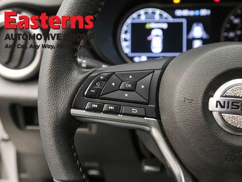 Used 2020 Nissan Versa SR w/ Convenience Package image 15