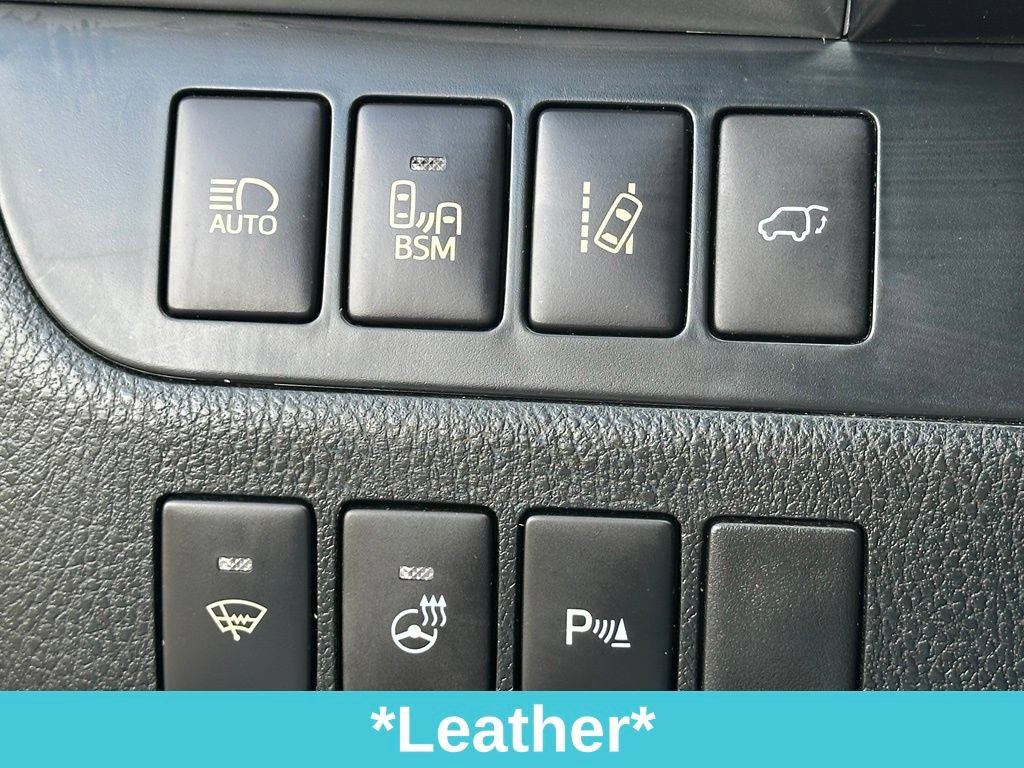 Used 2014 Toyota Highlander Limited Platinum AWD/4WD image 22