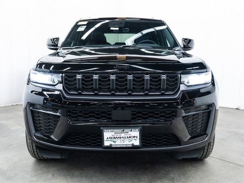 New 2026 Jeep Grand Cherokee 4WD image 2