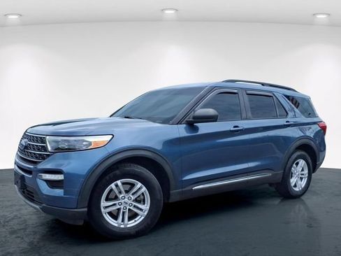 Used 2020 Ford Explorer XLT w/ Equipment Group 202A AWD/4WD image 2