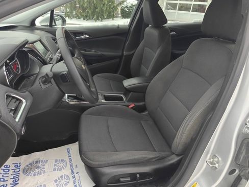 Used 2019 Chevrolet Cruze LT w/ Convenience Package image 10