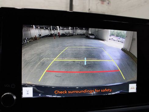 Used 2025 Toyota Camry SE image 5