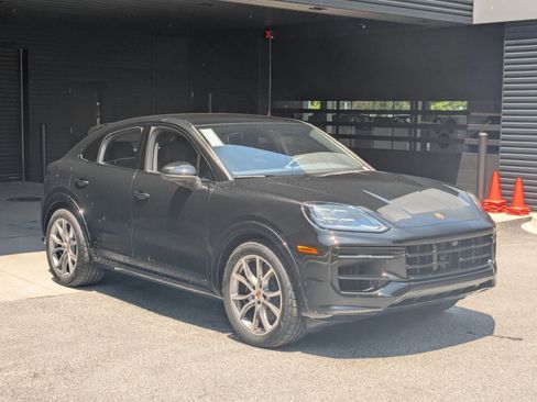 Used 2025 Porsche Cayenne Coupe image 7