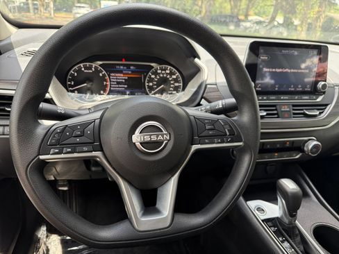 Used 2025 Nissan Altima 2.5 SV FWD image 24