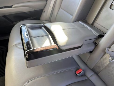 Used 2014 Cadillac XTS Premium image 11