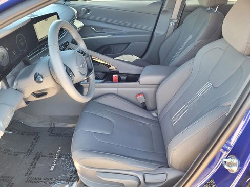 Used 2024 Hyundai Elantra SEL w/ Convenience Package image 10