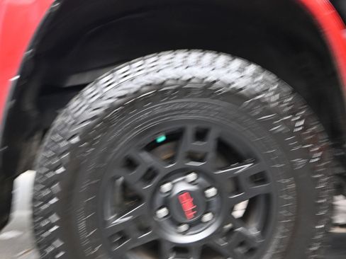 Used 2018 Toyota 4Runner TRD Off-Road Premium AWD/4WD image 11