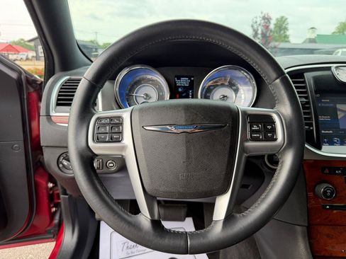 Used 2013 Chrysler 300 AWD w/ Driver Convenience Group image 10