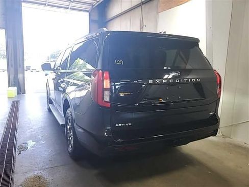 Used 2025 Ford Expedition Max Active AWD/4WD image 13