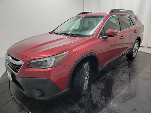 Used 2020 Subaru Outback Premium image 3