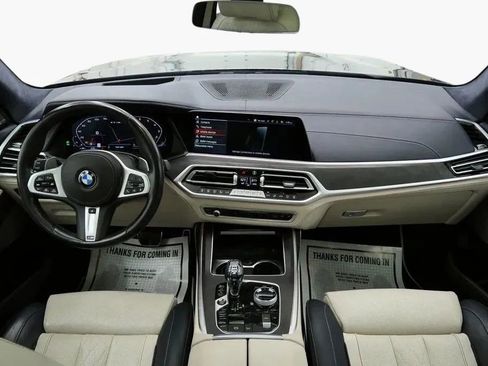 Used 2022 BMW X7 M50i image 23