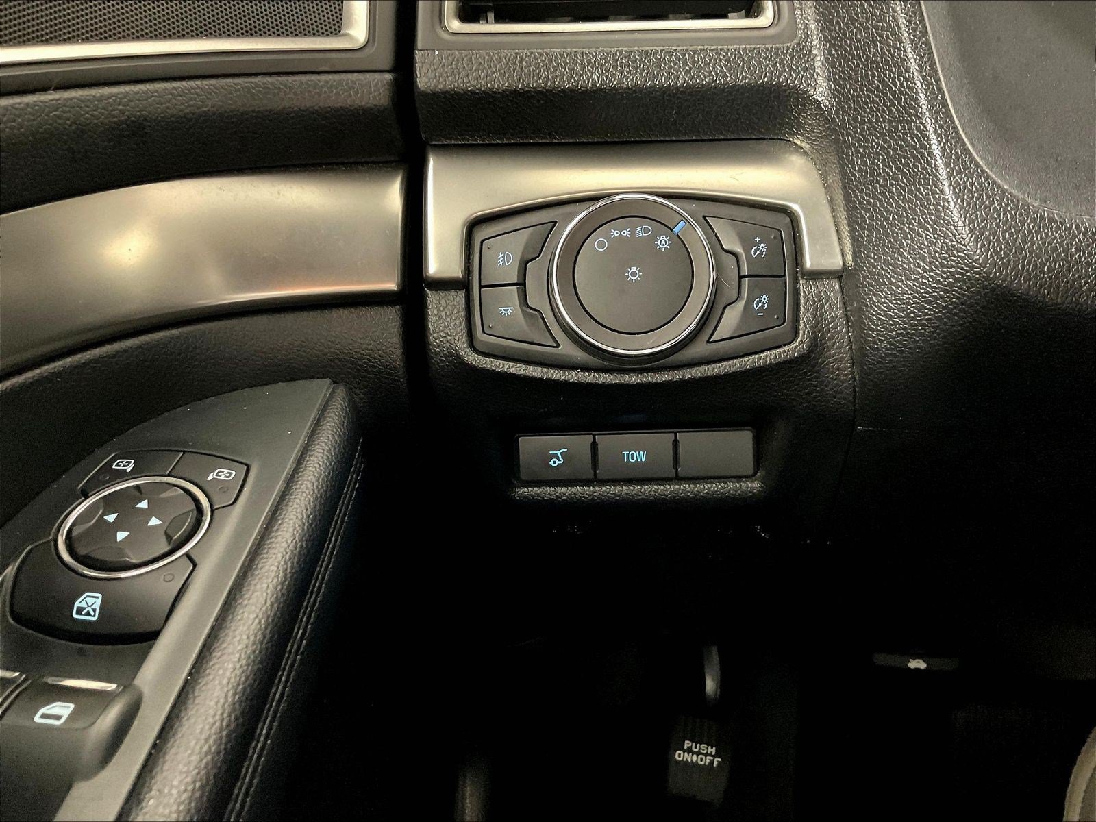 Used 2018 Ford Explorer XLT w/ Equipment Group 202A AWD/4WD image 15