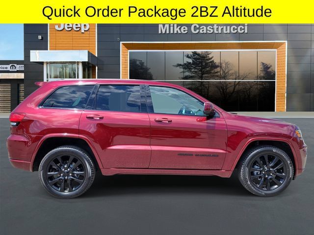 Used 2018 Jeep Grand Cherokee Altitude AWD/4WD image 3