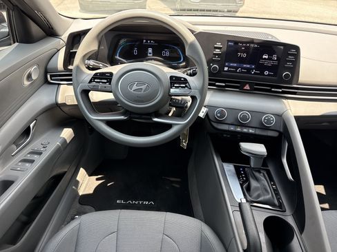 Certified 2026 Hyundai Elantra SE FWD image 15