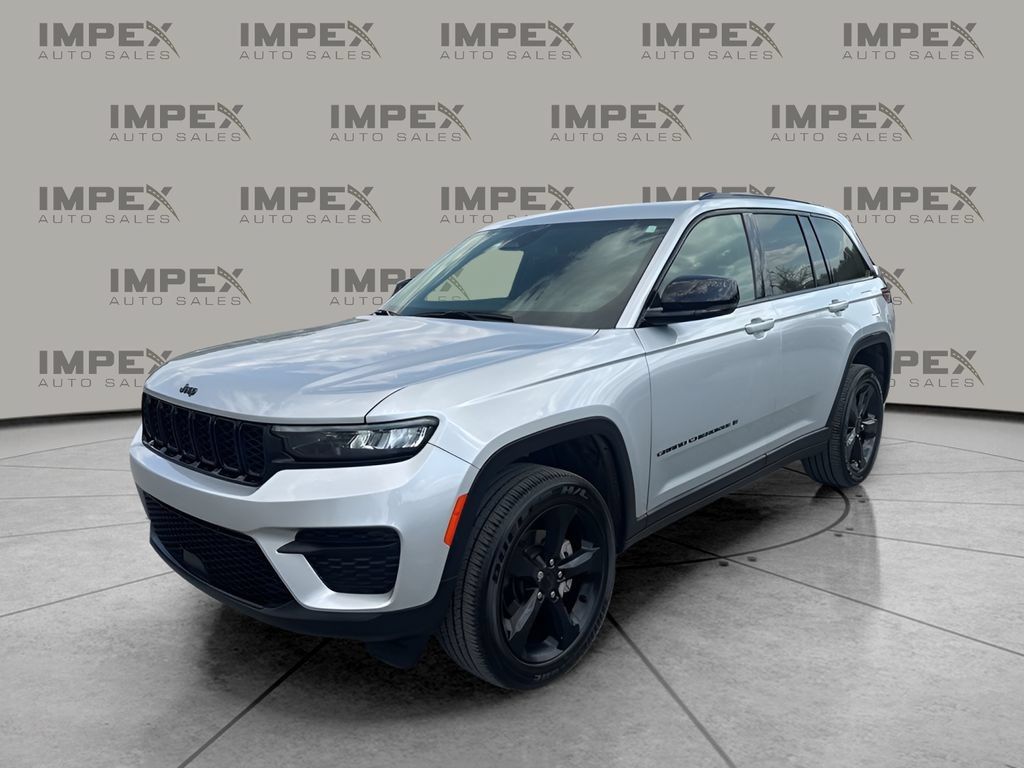 Used 2024 Jeep Grand Cherokee Altitude AWD/4WD image 1