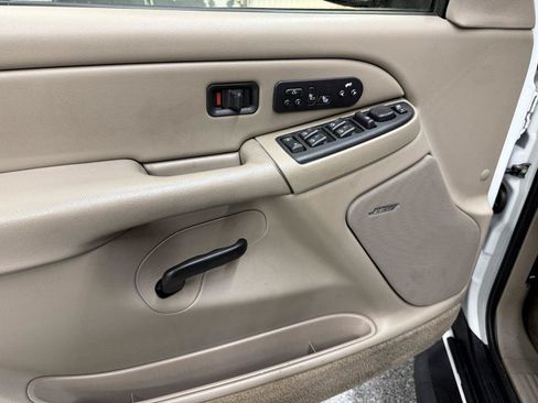 Used 2005 GMC Yukon XL SLT w/ SLT Preferred Equipment Group AWD/4WD image 21