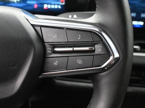 Used 2025 Chevrolet Equinox LT AWD/4WD image 25
