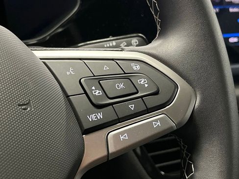 Used 2023 Volkswagen Taos SE w/ Panoramic Sunroof Package AWD/4WD image 27