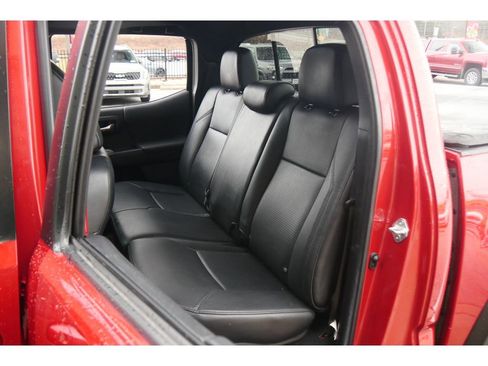 Used 2022 Toyota Tacoma TRD Off-Road w/ TRD Premium Off Road Package image 18