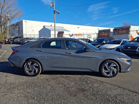 Certified 2025 Hyundai Elantra Sport image 8