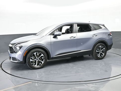 Used 2025 Kia Sportage EX image 2