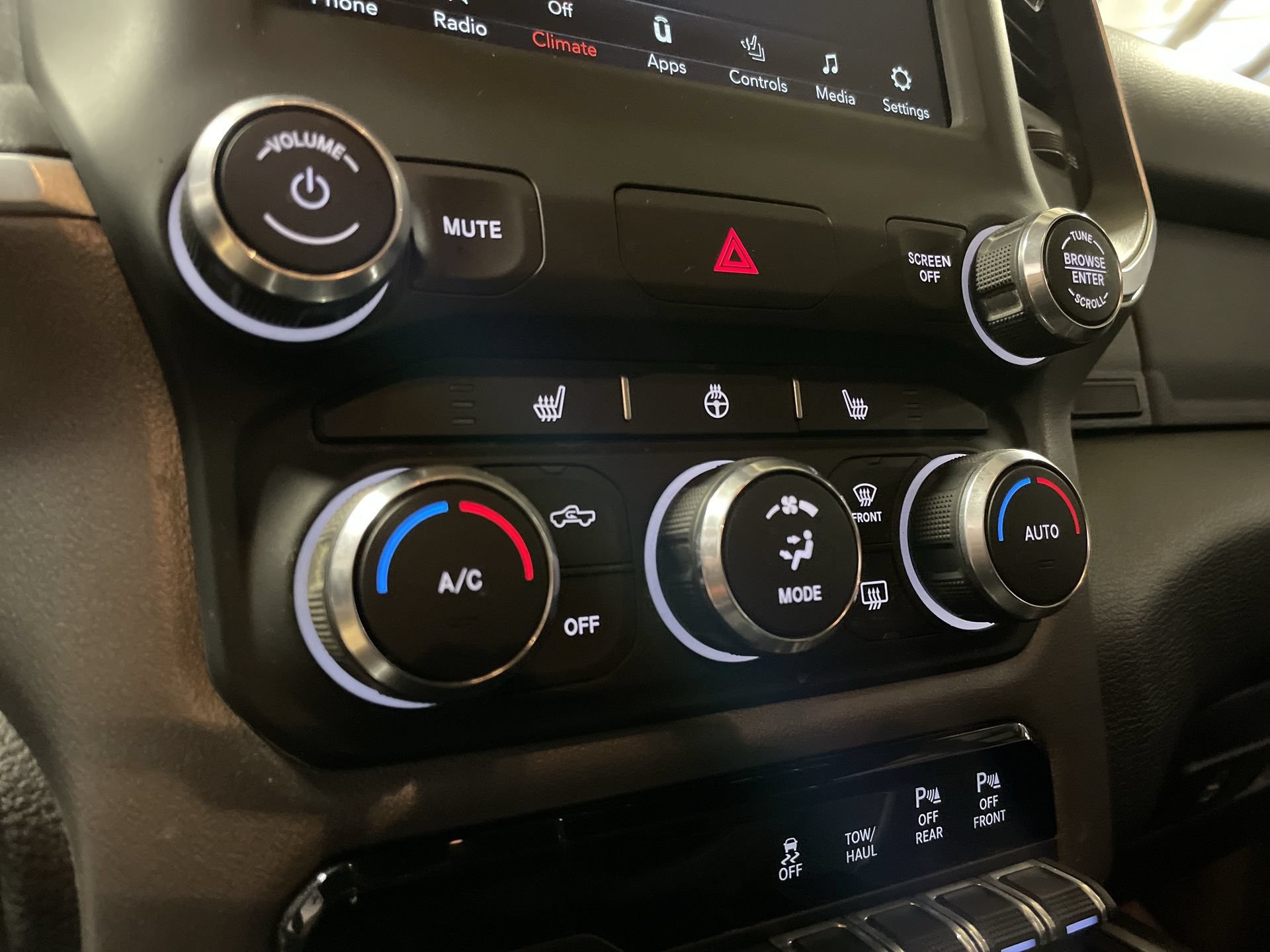 Used 2021 RAM 1500 4x4 Crew Cab image 33