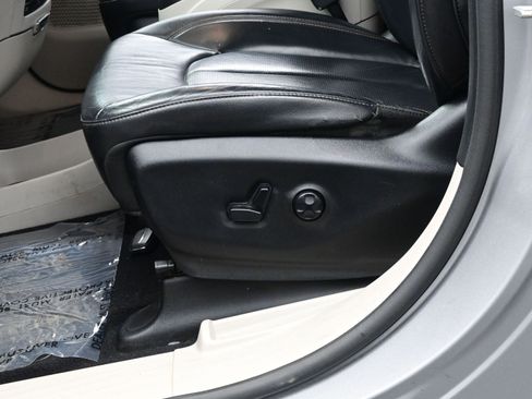 Used 2017 Chrysler Pacifica Touring-L Plus image 10