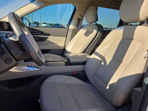 Used 2024 Lincoln Nautilus Premier image 9