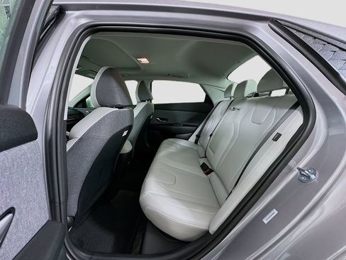 New 2025 Hyundai Elantra Limited image 17