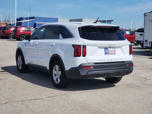 Used 2022 Kia Sorento LX FWD image 3