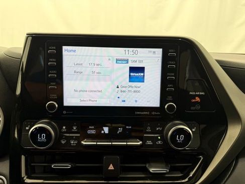 Used 2021 Toyota Highlander XLE image 36