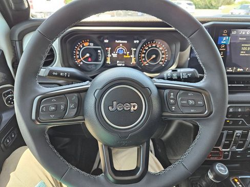 Used 2025 Jeep Wrangler Unlimited Sport AWD/4WD image 12