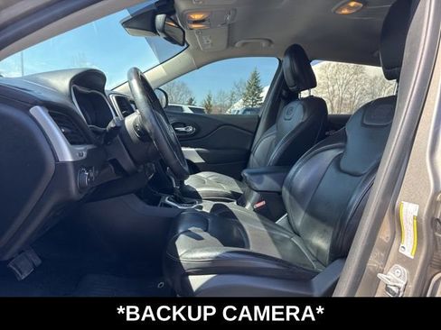 Used 2017 Jeep Cherokee Overland w/ Technology Group image 6