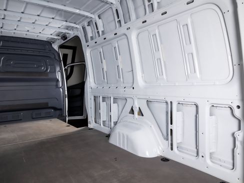 Used 2023 Mercedes-Benz Sprinter 2500 image 38