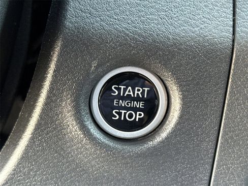 Used 2024 Nissan Frontier SV image 38